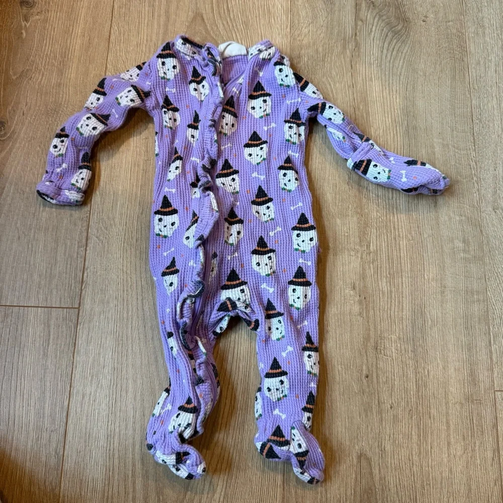 Organic Waffle Ruffle Zip Footie Spooky Skeleton - Picture 3 of 6